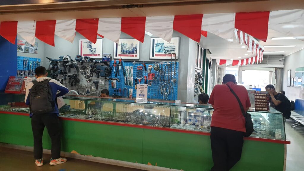 peta jaringan distributor baut di Indonesia toko distributor baut di Jakarta dengan stok lengkap gudang baut Tokohasil.com di Surabaya teknisi memasang baut di proyek konstruksi Bandung pengiriman baut cepat ke berbagai kota besar