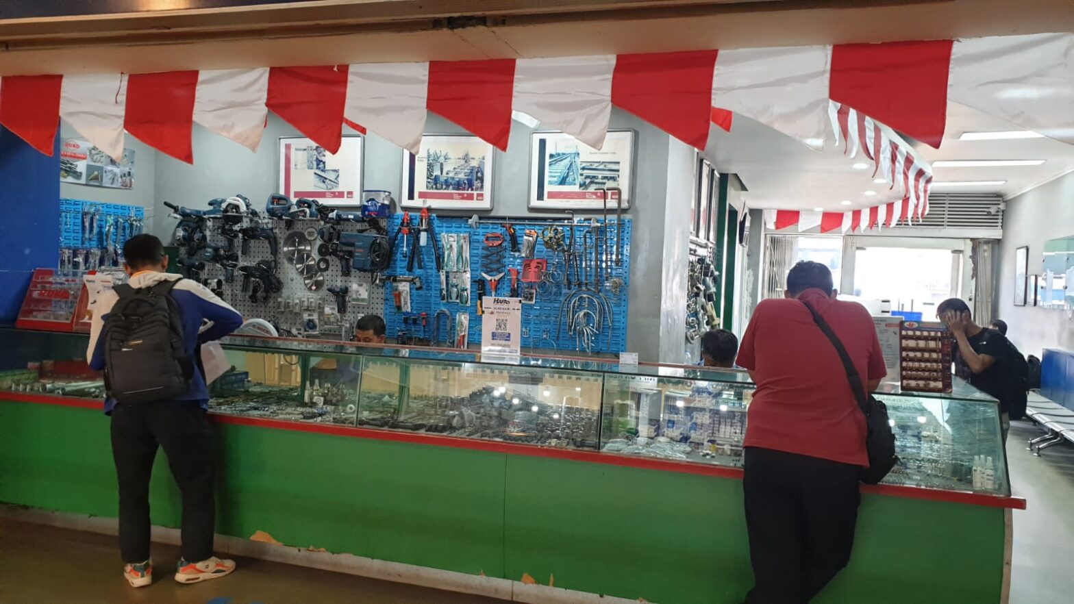 peta jaringan distributor baut di Indonesia toko distributor baut di Jakarta dengan stok lengkap gudang baut Tokohasil.com di Surabaya teknisi memasang baut di proyek konstruksi Bandung pengiriman baut cepat ke berbagai kota besar